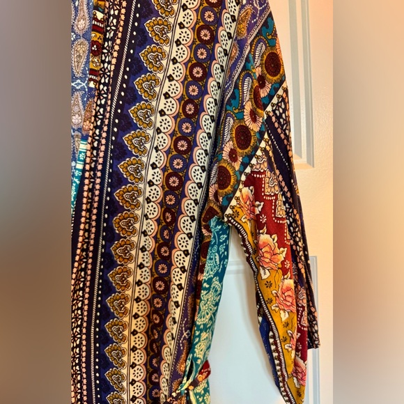 ANTHROPOLOGIE Lovely kimono or robe.  Wear over jeans or lingerie. - Picture 3 of 5
